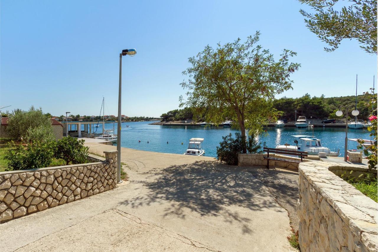 Apartments By The Sea Simuni, Pag - 4083 Колан Экстерьер фото