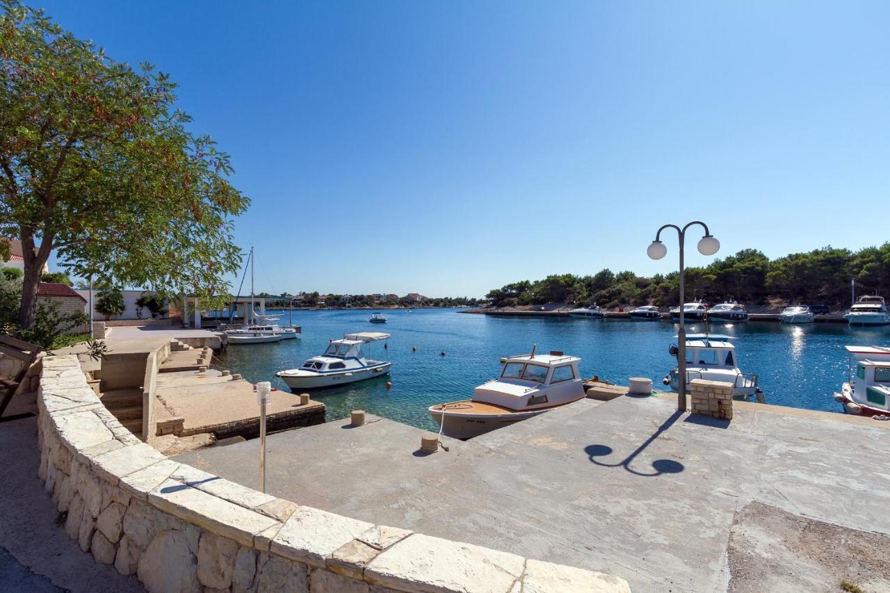 Apartments By The Sea Simuni, Pag - 4083 Колан Экстерьер фото