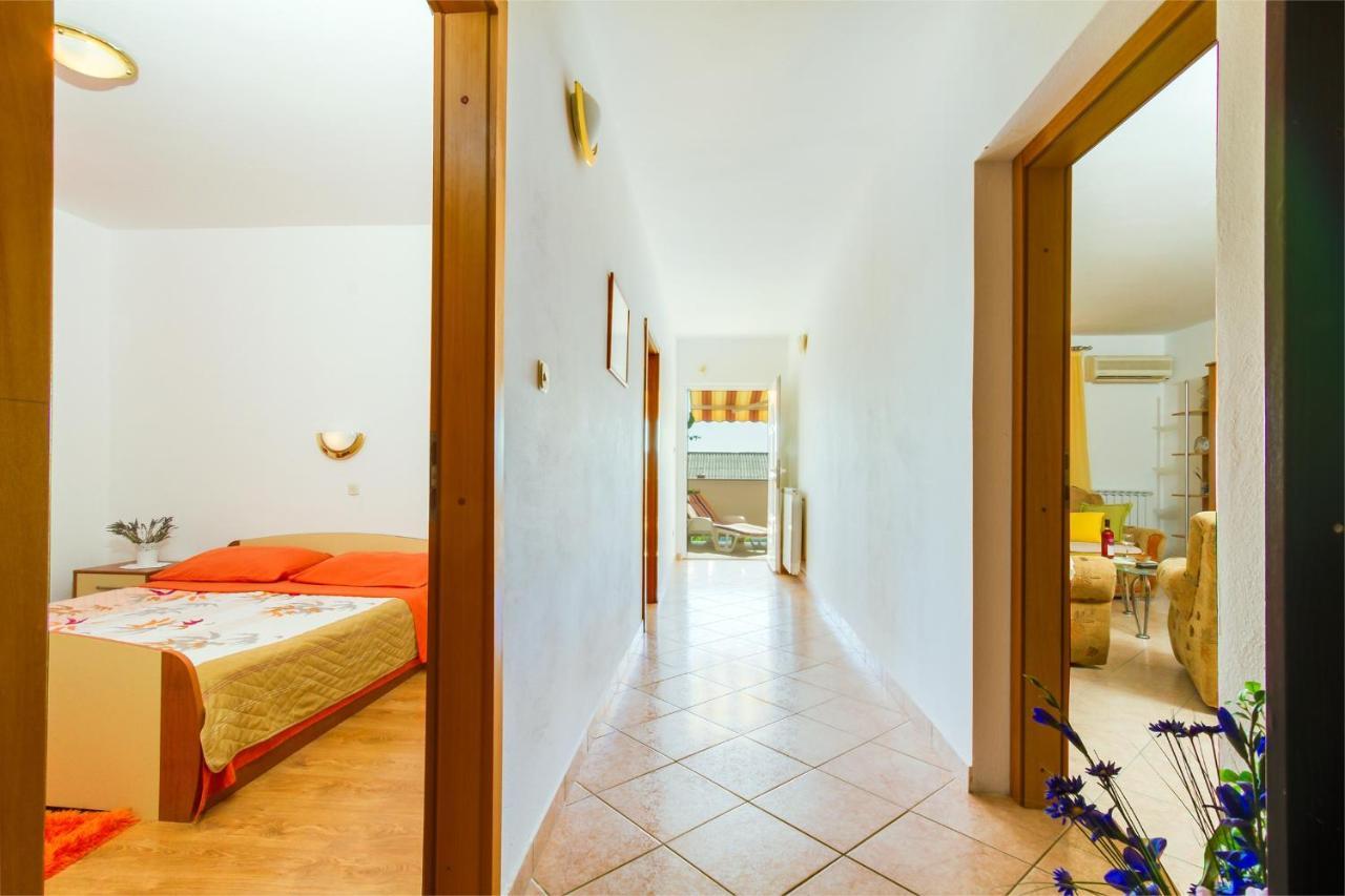 Apartments By The Sea Simuni, Pag - 4083 Колан Экстерьер фото